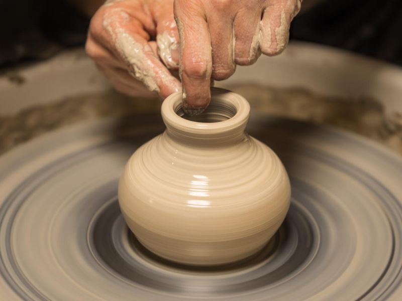 Atelier poterie-maison-de-la-ceramique-saint-uze-drome